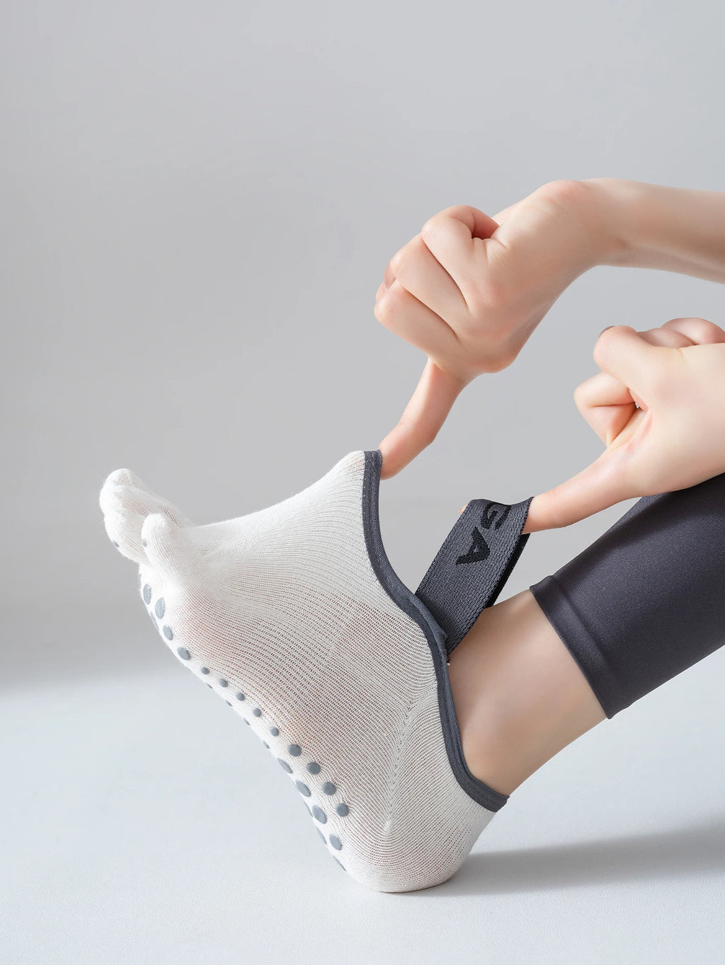 1 pair of women's five finger socks, professional anti slip yoga socks, Pilates fitness socks