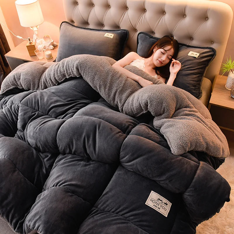 Thick Warm Velvet Quilt Blanket and Soft Lambswool Throw