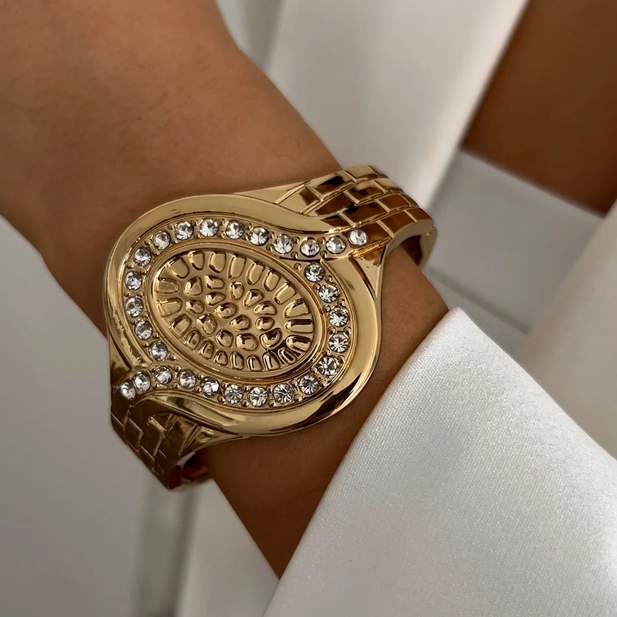 Women's Fashion Statement Rhinestone Watch Shaped Heavy Metal Spring Bangles