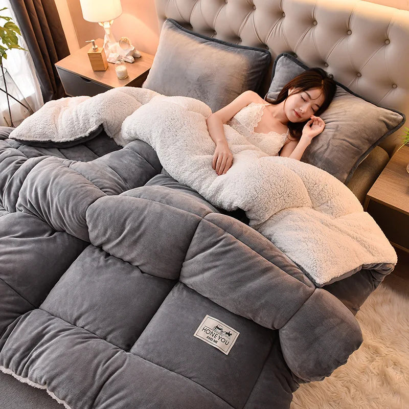 Thick Warm Velvet Quilt Blanket and Soft Lambswool Throw