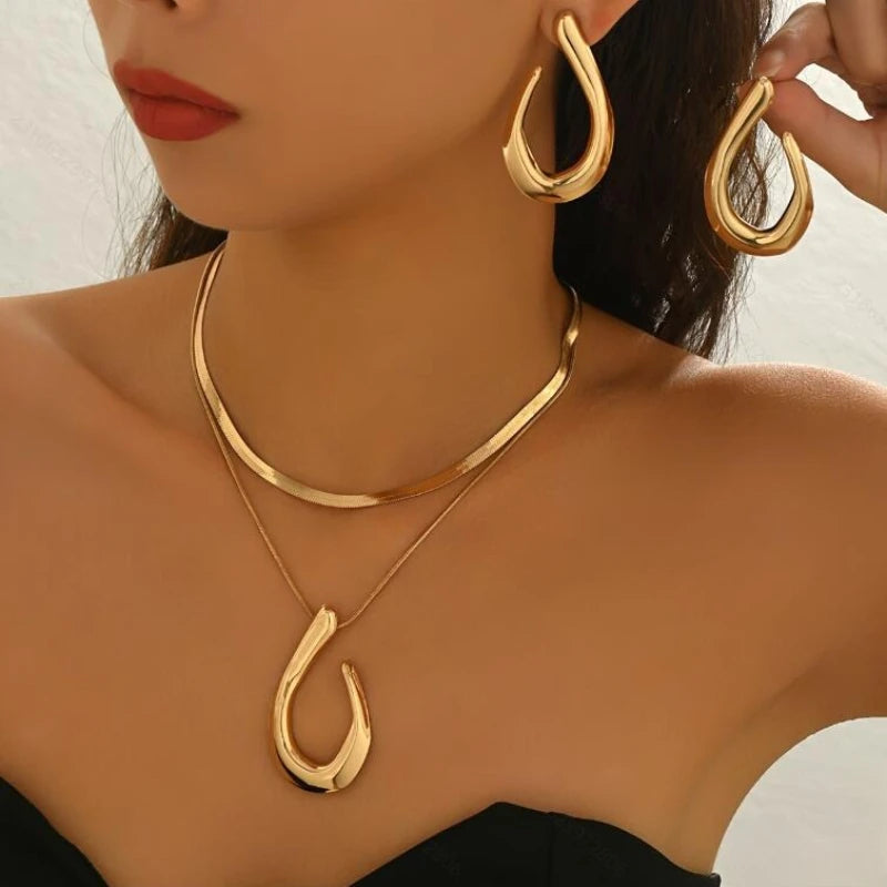 Women's Fashion Oval Pendant Necklace and Earrings Jewelry Set
