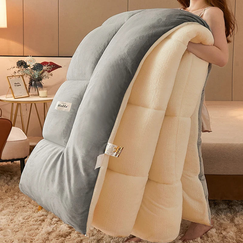 Thick Warm Velvet Quilt Blanket and Soft Lambswool Throw