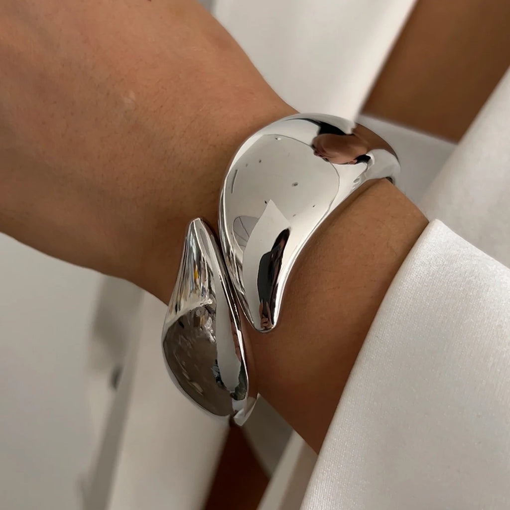 Women's Fashion Statement Rhinestone Watch Shaped Heavy Metal Spring Bangles