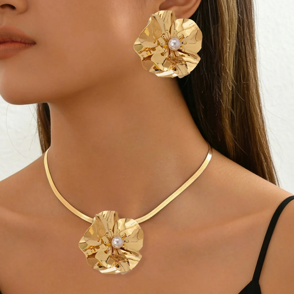 Women's Fashion Elegant Flower Inlaid Pearl Necklace and Earrings Set