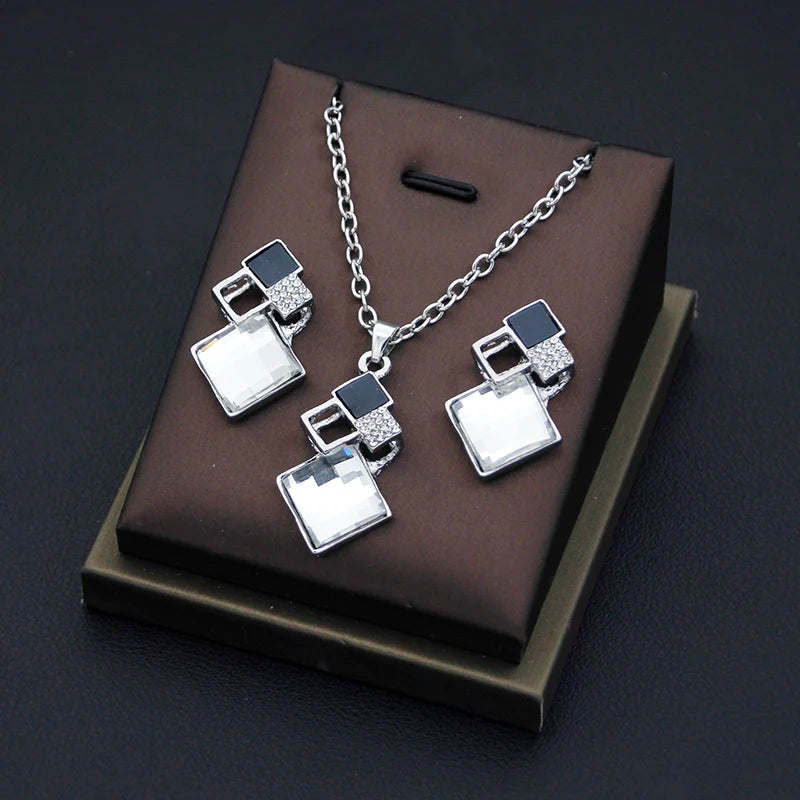 Women's Fashion Elegant Crystal Bridal Necklace and Earrings Set