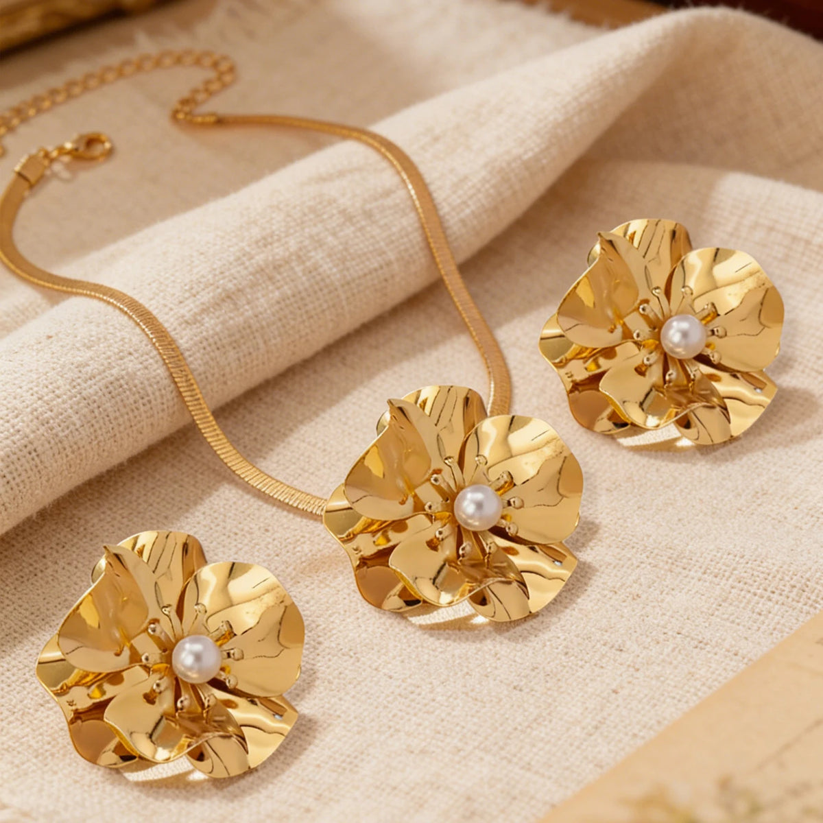 Women's Fashion Elegant Flower Inlaid Pearl Necklace and Earrings Set